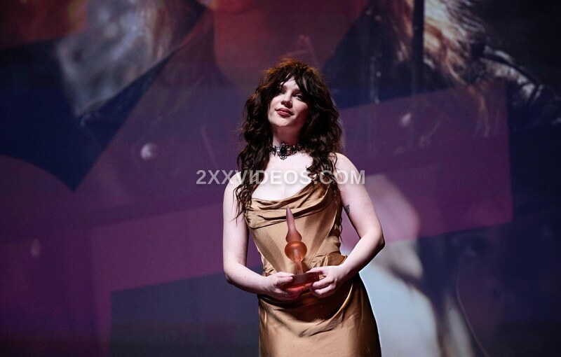 Sophie Thatcher photo