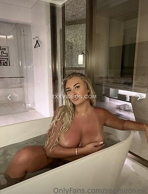 sophieoneill Nude Leaked Photo #9