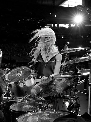Taylor Momsen Nude Leaked Photo #3