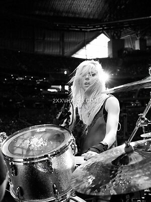 Taylor Momsen Nude Leaked Photo #4