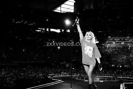 Taylor Momsen Nude Leaked Photo #5