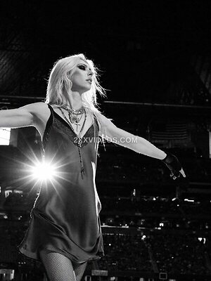 Taylor Momsen Nude Leaked Photo #6