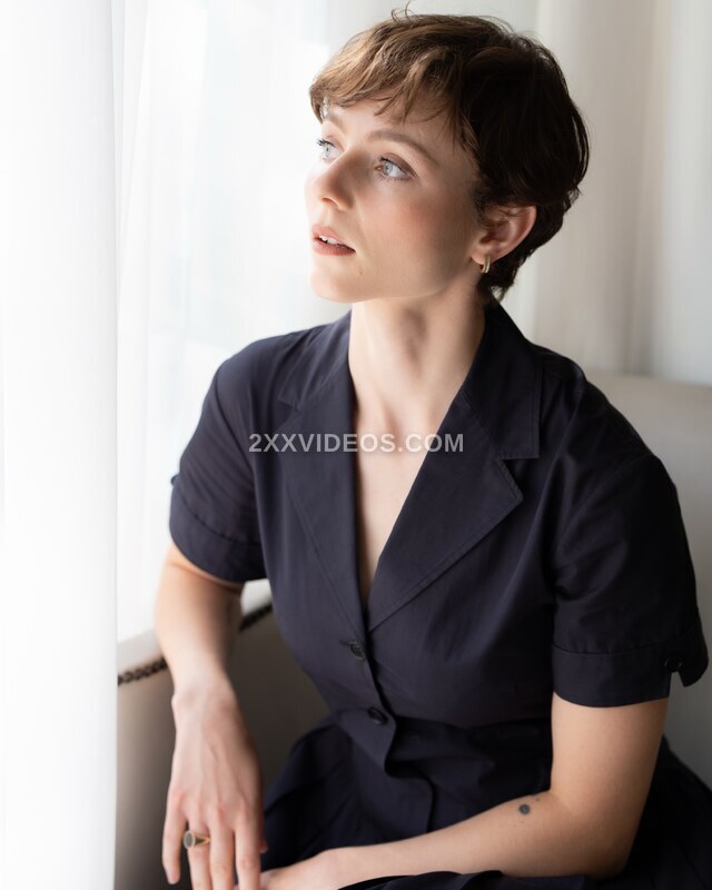 Thomasin Mckenzie photo