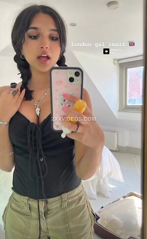 Uma Bhaman Nude Leaked Photo #32