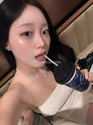unaunayuuna Nude Leaked Photo #15