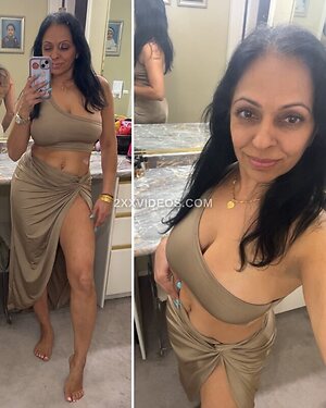 Vancitymami - Sunny Naidu Nude Leaked Photo #2