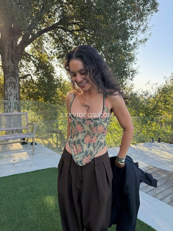 Vanessa Hudgens Nude Leaked Photos