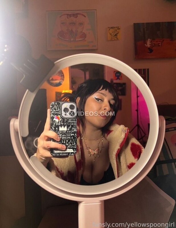 Yellowspoongirl photo