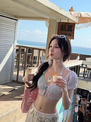 YUQI photo