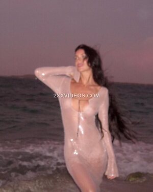 Zaira Nara photo