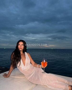 Zaira Nara photo
