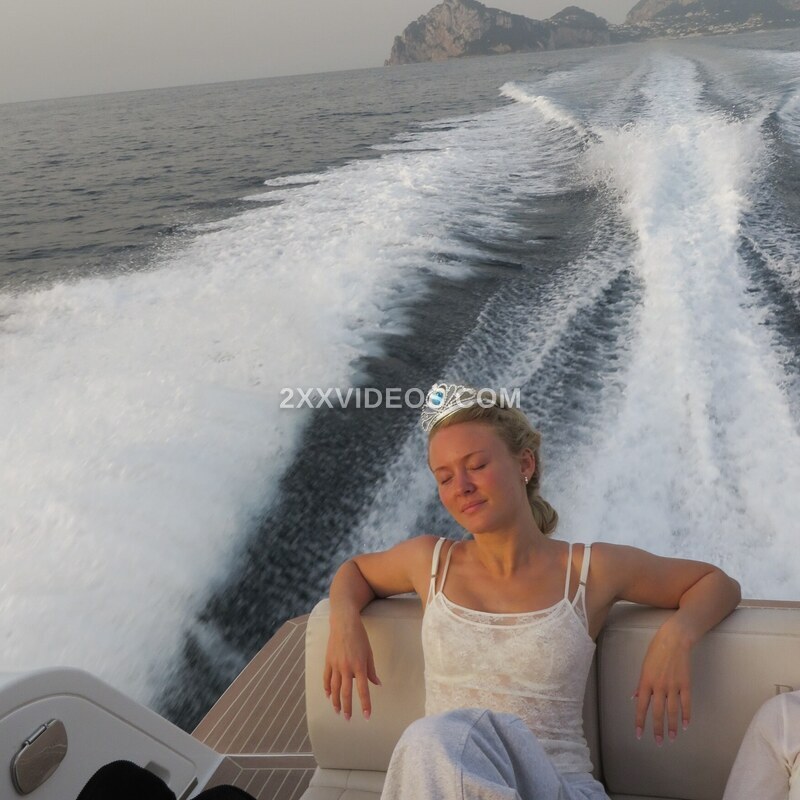 Zara Larsson photo
