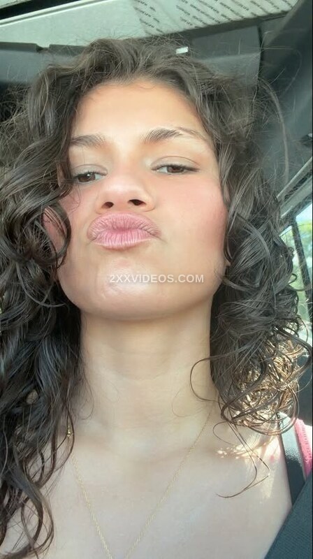 Zendaya lookalike photo