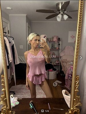 Zoie Burgher Nude Leaked Photo #2