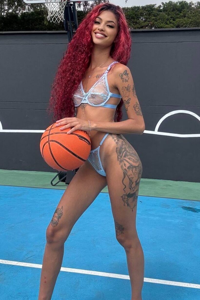 Redhead girl flaunts her natural tits (shot 20)