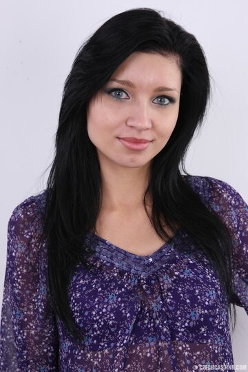 Dark-haired Czech amateur drops her jeans and boots for a naked pose