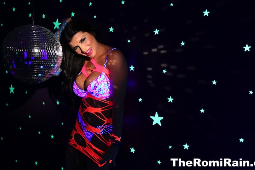Romi Rain pic 4 from the set «Pornstar Romi Rain shows off her big tits and pussy in high heels»