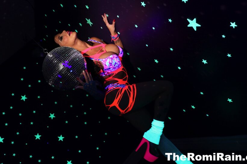 Romi Rain pic 7 from the set «Pornstar Romi Rain shows off her big tits and pussy in high heels»