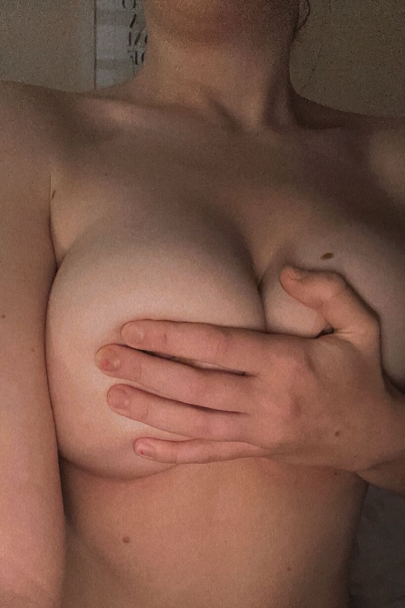 Blonde amateur poses nude and in lingerie for selfie shots (shot 5)