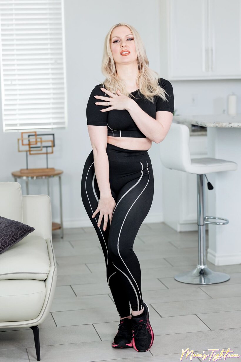 Rion King nude photo 2 — Sydney Paige works out on a mat before stepson sex