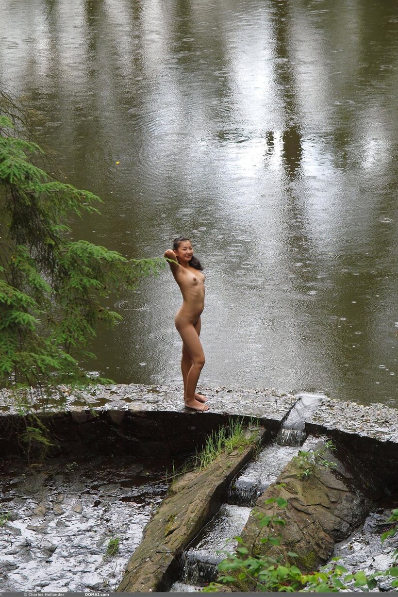 Buck naked at the park, Sofi plays out a hot solo romp, photo 11 of 20