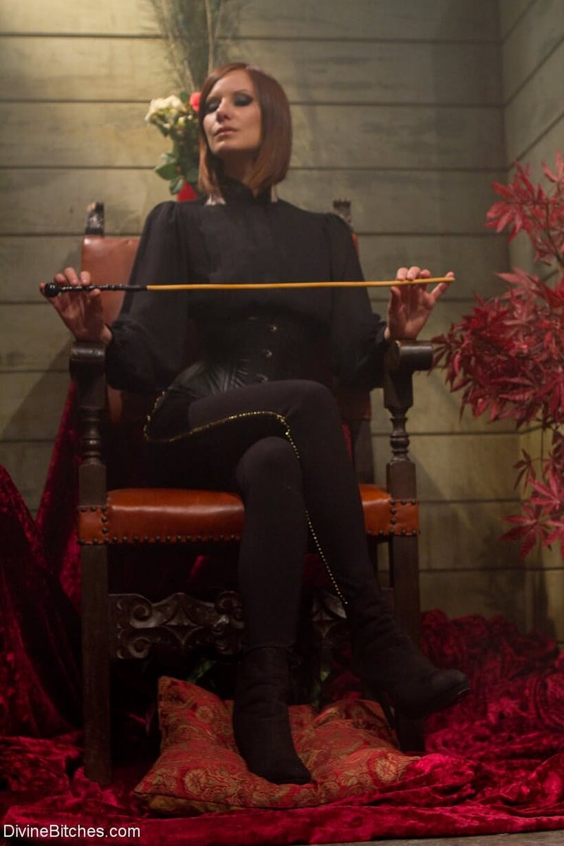Sexy Maitresse Madeline Marlowe tied up in panties, photo 1 of 17