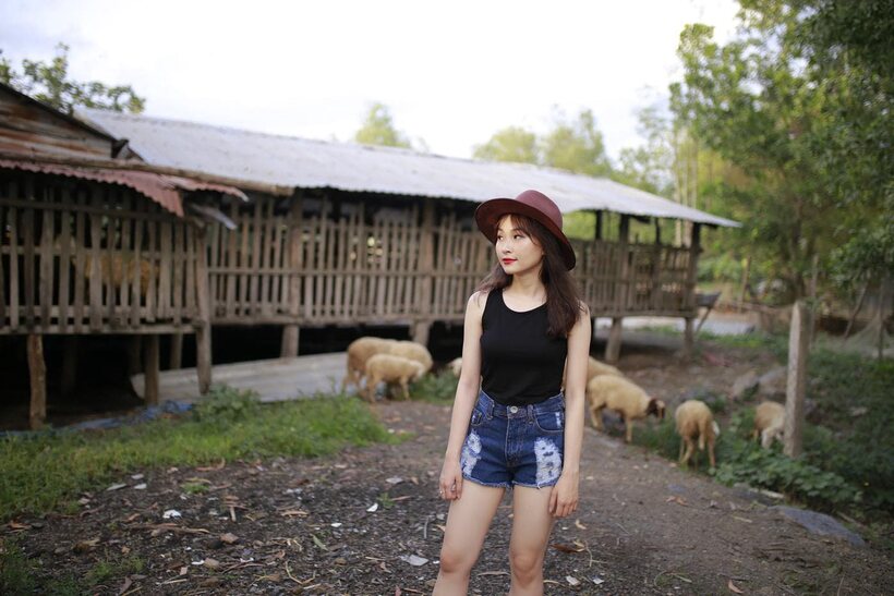 Clothed girl spreads her ass in shorts (shot 4)