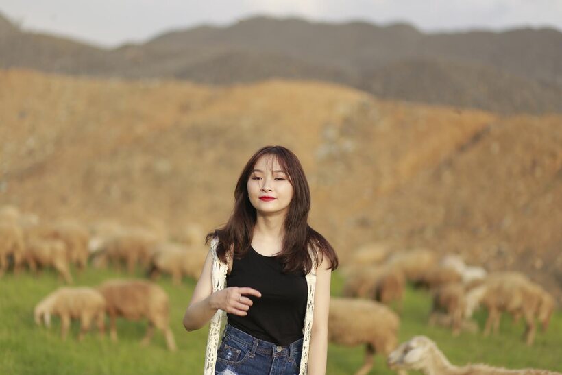 Image 19/21: Clothed girl spreads her ass in shorts