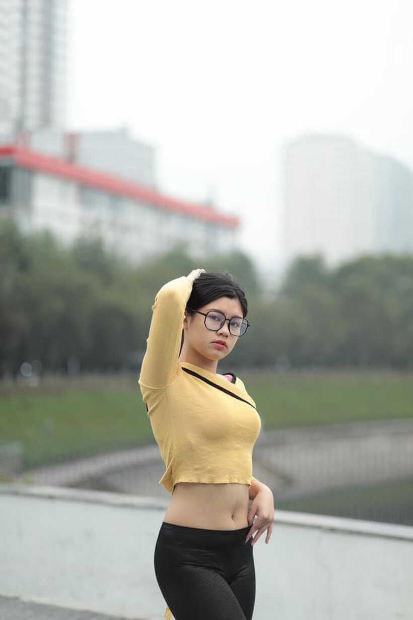 Clothed girl gets naked outdoors, photo 1 of 21