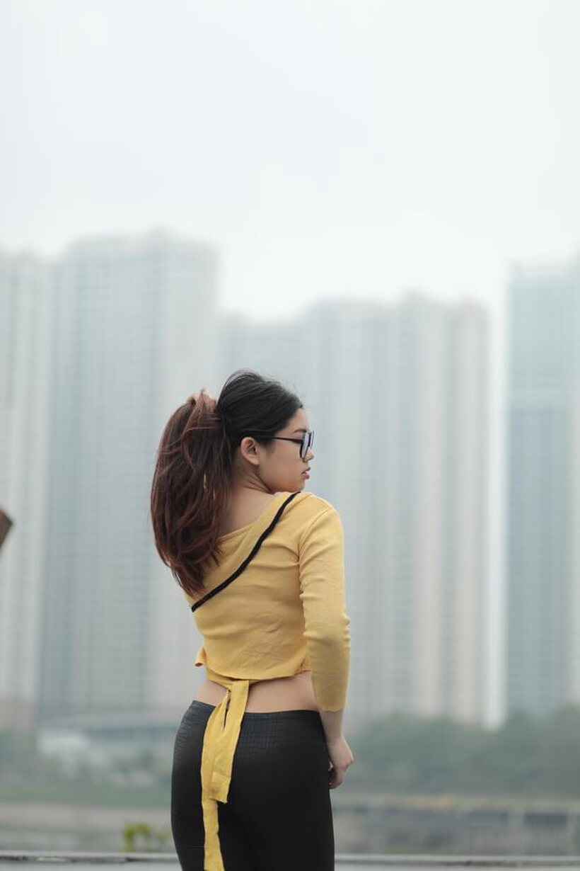 Clothed girl gets naked outdoors, photo 8 of 21