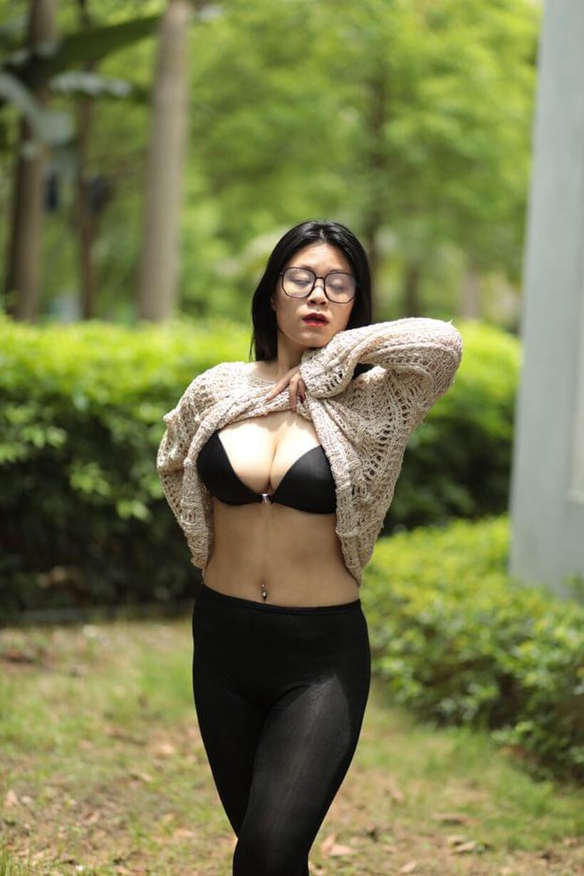 Wanara hikes up her sweater to flash those sexy Asian tits (shot 1)