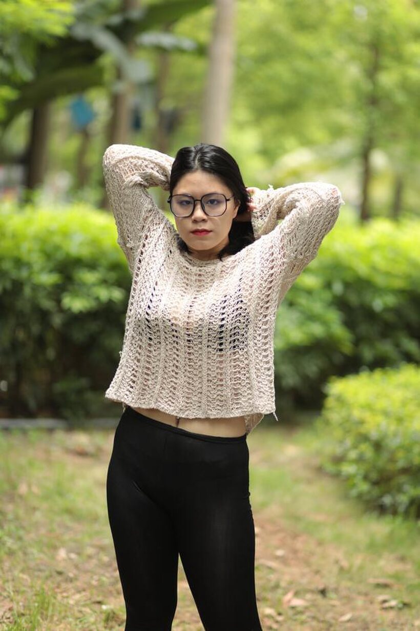 Amateur pic 4 from the set «Wanara hikes up her sweater to flash those sexy Asian tits»
