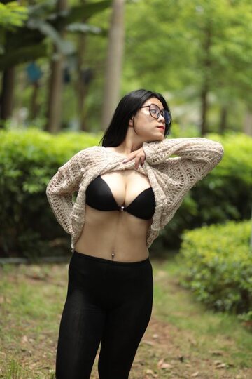 Wanara hikes up her sweater to flash those sexy Asian tits