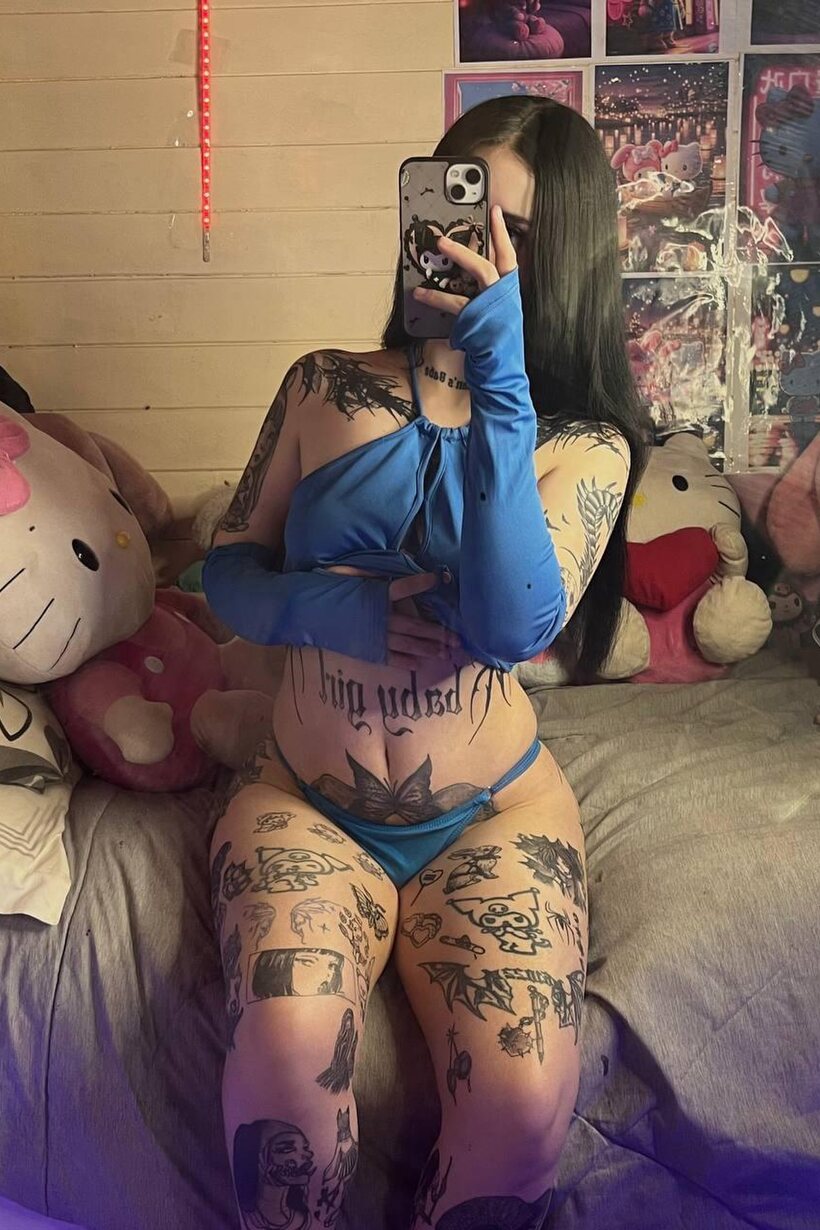 Amateur pic 12 from the set «Selfie shots from a dark-haired amateur in a sheer top and thong»