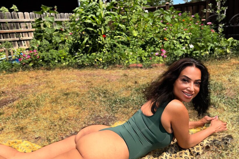 Amateur pic 4 from the set «Amateur model shows off her big tits and thick ass outside»