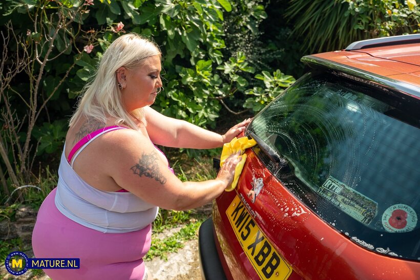 Image 9/21: Chubby girl gets naked in the car with Mr Longwood
