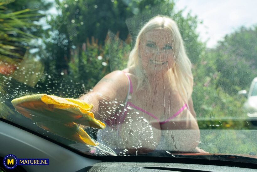 Mr Longwood pic 10 from the set «Chubby girl gets naked in the car with Mr Longwood»