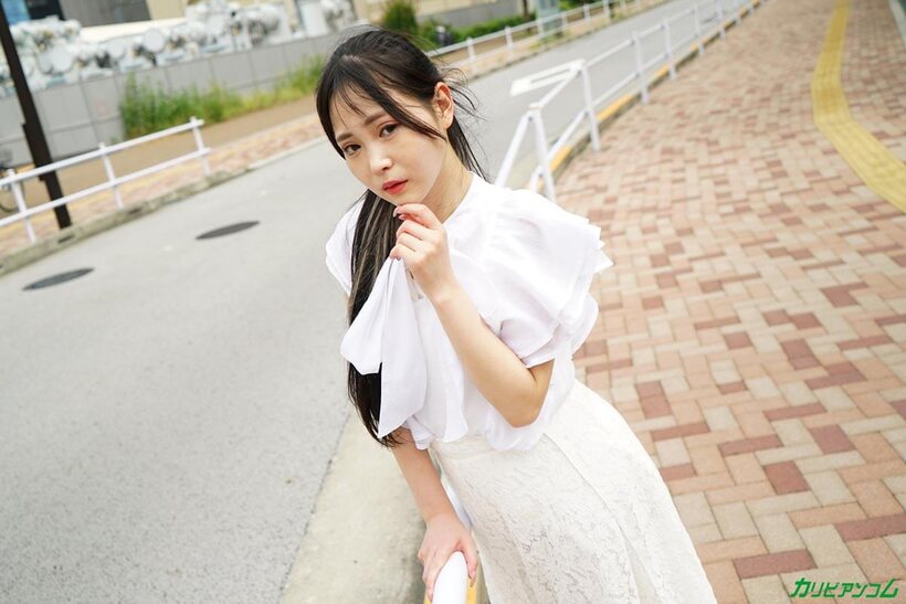 Anal nude photo 3 — Japanese girl gets naked and starts taking it in the ass