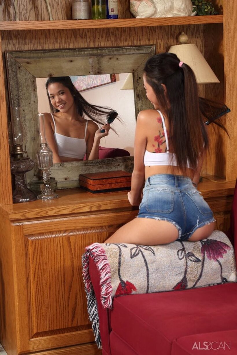 Asian Vina Sky flaunts her tiny tits and pussy while fisting (shot 1)