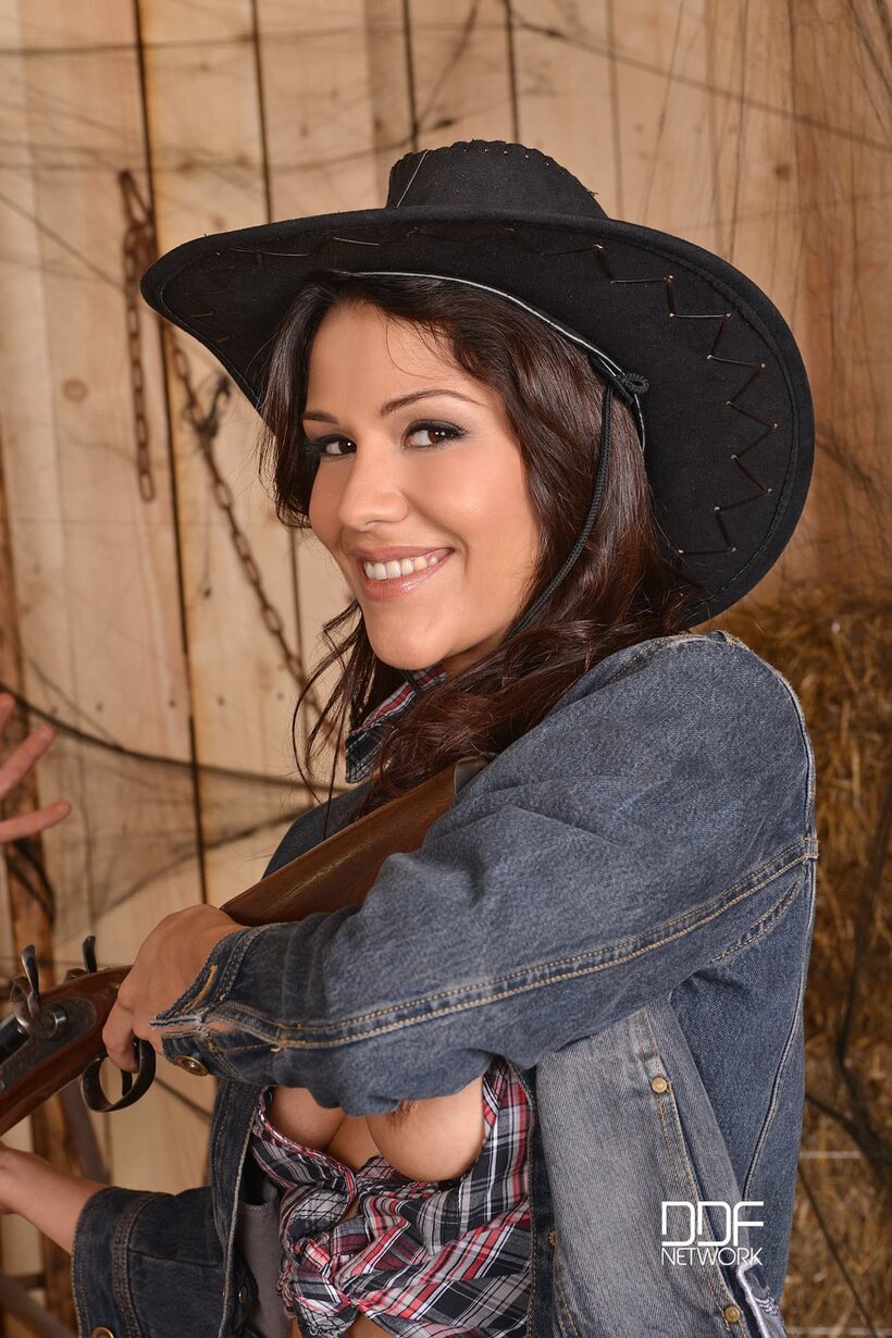 Samia Duarte rides cowgirl in an outdoor MFM blowjob with trespassers (shot 4)