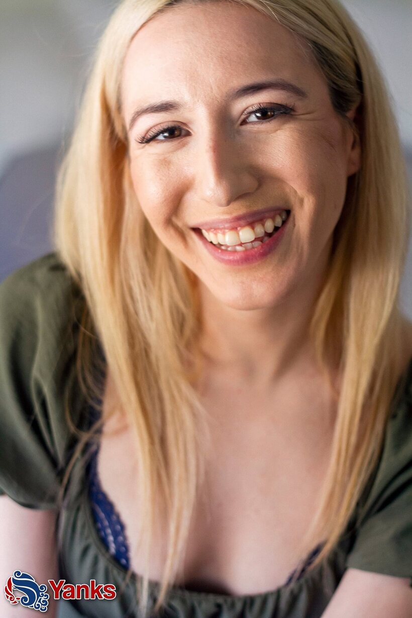 Sweet Sophia pic 4 from the set «Blonde Sweet Sophia gets naked and starts playing with a dildo»