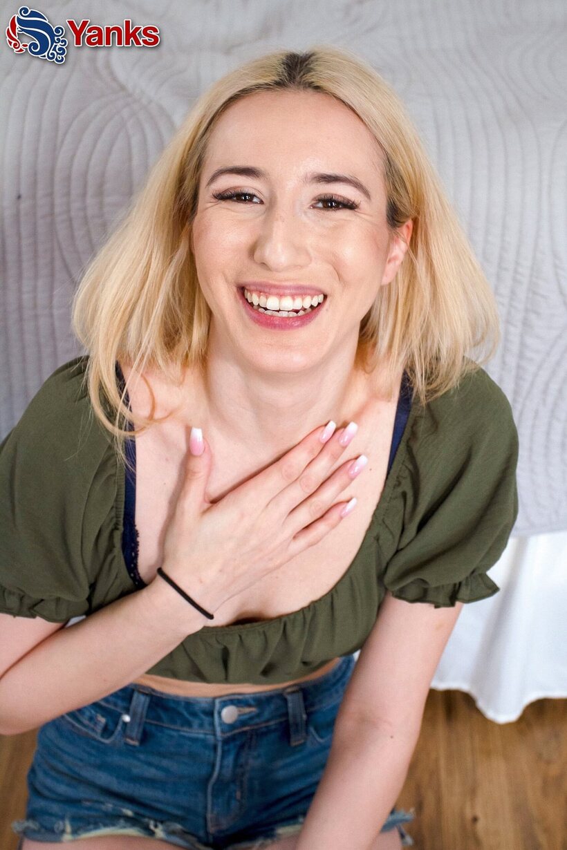 Blonde Sweet Sophia gets naked and starts playing with a dildo (shot 12)