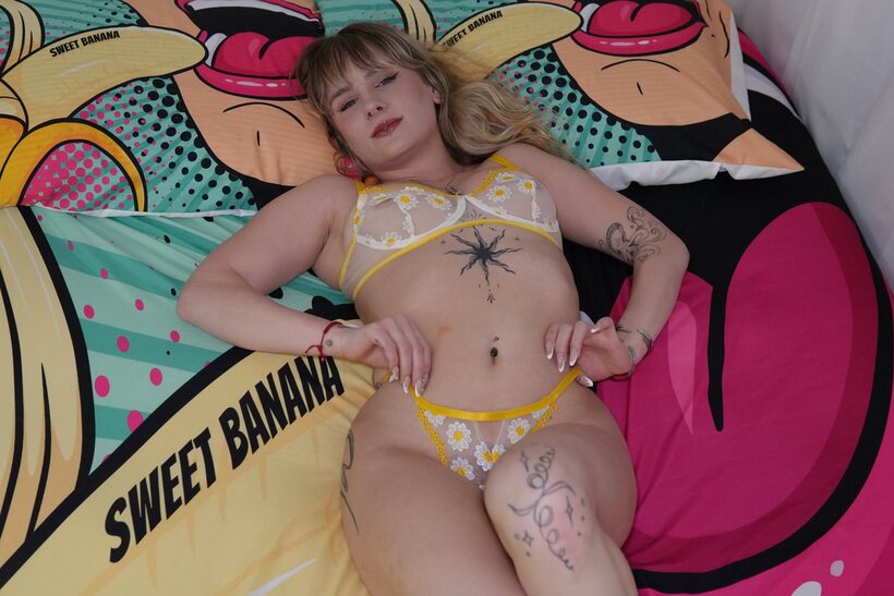 Natalie Knight enjoys her first interracial fuck with a BBC (shot 16)