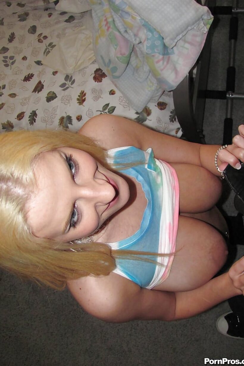 Halie Cummings kneels down for a big dick blowjob and ball suck (shot 3)