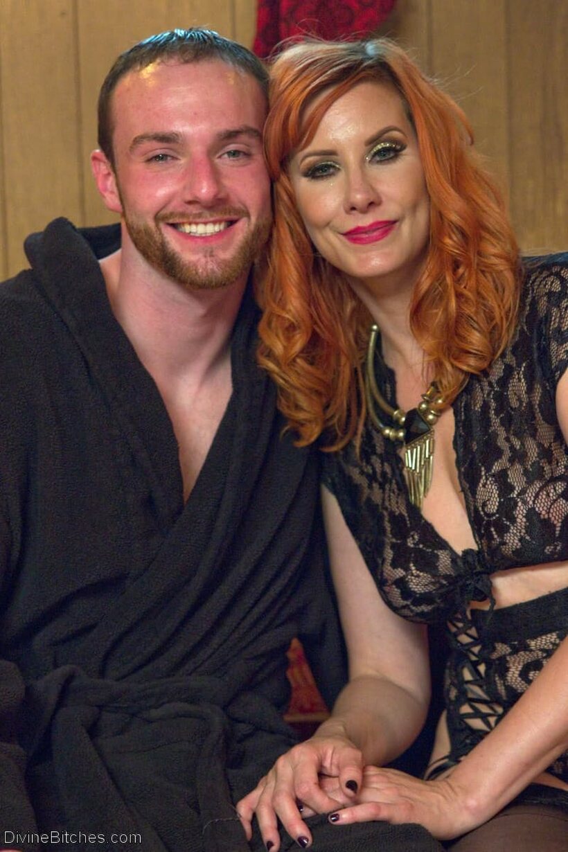 Maitresse Madeline Marlowe pegs Jimmy Bullet after licking his pussy (shot 20)