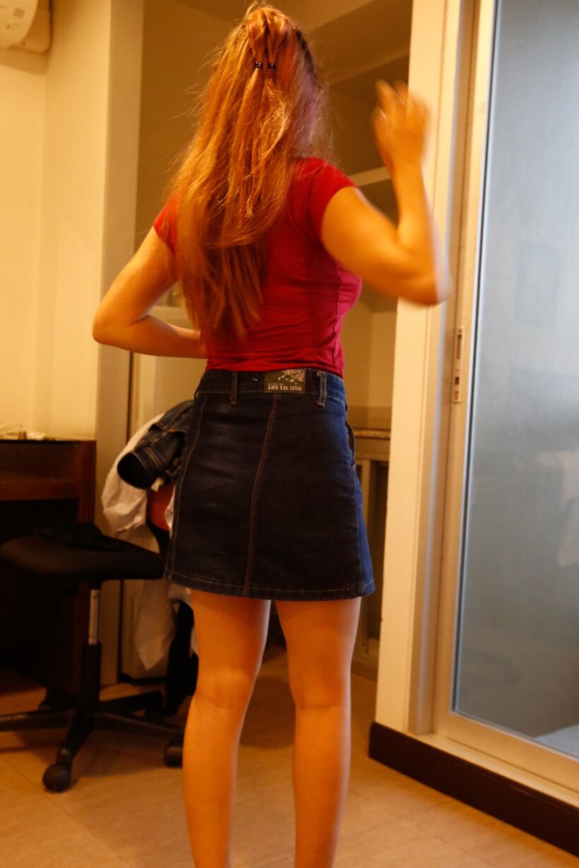 Amateur pic 18 from the set «Star flashes her big booty before a cumshot lands on her, POV»