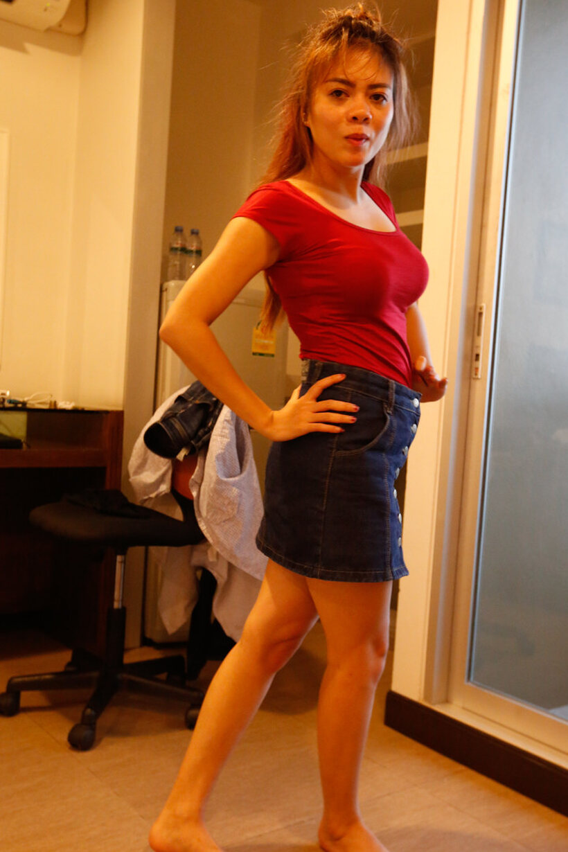 Amateur pic 19 from the set «Star flashes her big booty before a cumshot lands on her, POV»