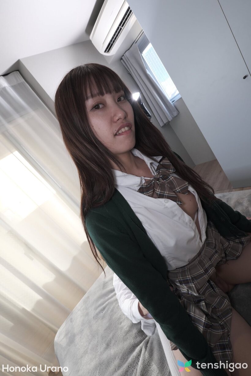 Bending over a guy, Honoka Urano sucks his cock before sex, photo 13 of 21