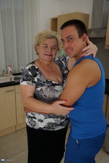 Sexy boy licks the old fatty’s saggy tits in the kitchen