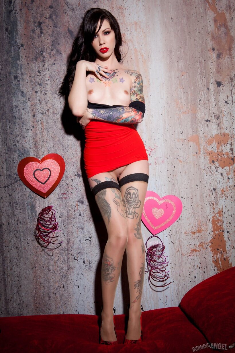 Tattooed Krysta Kaos flaunts her natural tits and ass while masturbating (shot 7)